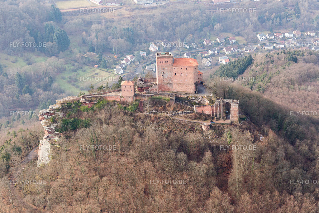 Burg Trifels | Luftbild: Burg Trifels in Annweiler am Trifels im Bundesland Rheinland-Pfalz in Deutschland. Foto: IMG_096495.jpg vom 02.02.2017 durch Werner Riehm/FLY-FOTO.de - Realisiert mit Pictrs.com