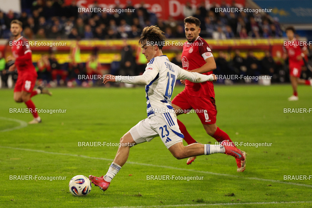 MSV Duisburg - Rot-Weiss Essen  | Duisburg, Deutschland, 26.10.2025 Jan-Simon Symalla (MSV Duisburg)  Einzelaktion während des 3.Liga Spiels zwischen MSV Duisburg und Rot-Weiss Essen in der Schauinsland-Reisen-Arena am 26.10.2025 in Duisburg (Foto von Timo Bluhmki-Schmidt/ Brauer Fotoagentur