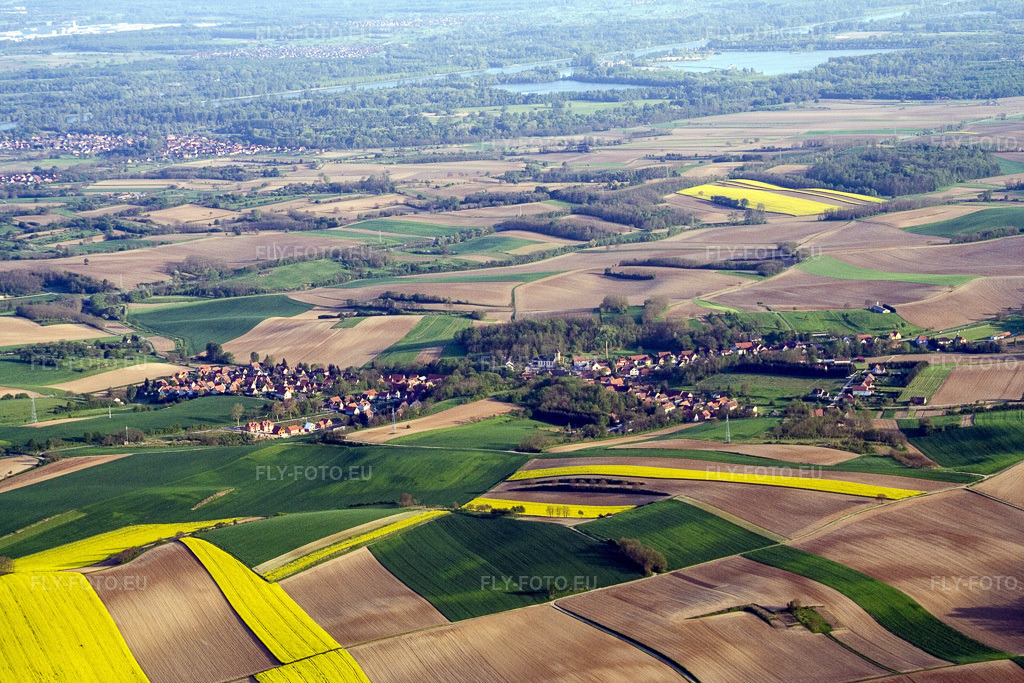 Vue aérienne: Scheibenhardt à Scheibenhard dans le département Bas Rhin, France. Photo: IMG_10597.jpg prise le 04/05/2008 par Werner Riehm/FLY-FOTO.euRésolution de l'original: 3456 x 2304 px