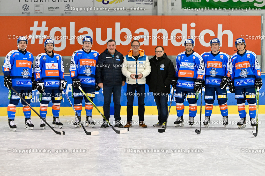 ESC Steindorf Sparkasse Feldkirchen Shooting | Hans Tschernutter Sektionsleiter ESC Steindorf, #21 WALDER PATRIK, #11 Luka Kalan, #92 RATZ PATRICK, #64 Stichauner Fabian, #57 Wilfan Franz, #46 Maurer Julian, Sportlicher Leiter ESC Steindorf Armin Rac, Gerhard Schreilechner, ESC Steindorf Sparkasse Feldkirchen Shooting, ESC Steindorf Sparkasse Feldkirchen Shooting am 24.10.2025 in Steindorf (Ossiachersee Halle), Austria, (Photo by Bernd Stefan)