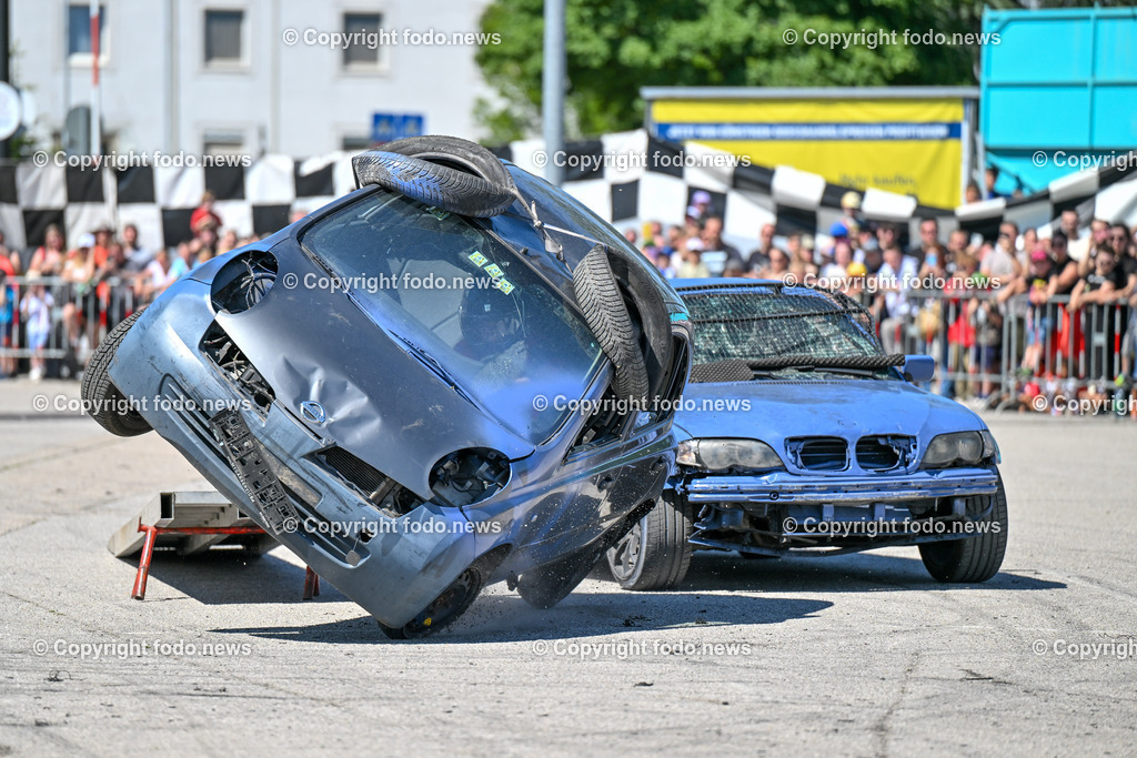 Linz_ Autostunt_ Monstertruck_ Show_ 20.05.2024-18 | 20.05.2024, Linz, AUT, Stuntshow, im Bild Linz, Autostunt, Monstertruck, Show, Schrottauto, Stuntman, Motor, Artistik, Ueberschlag, Feuershow, Zuschauer