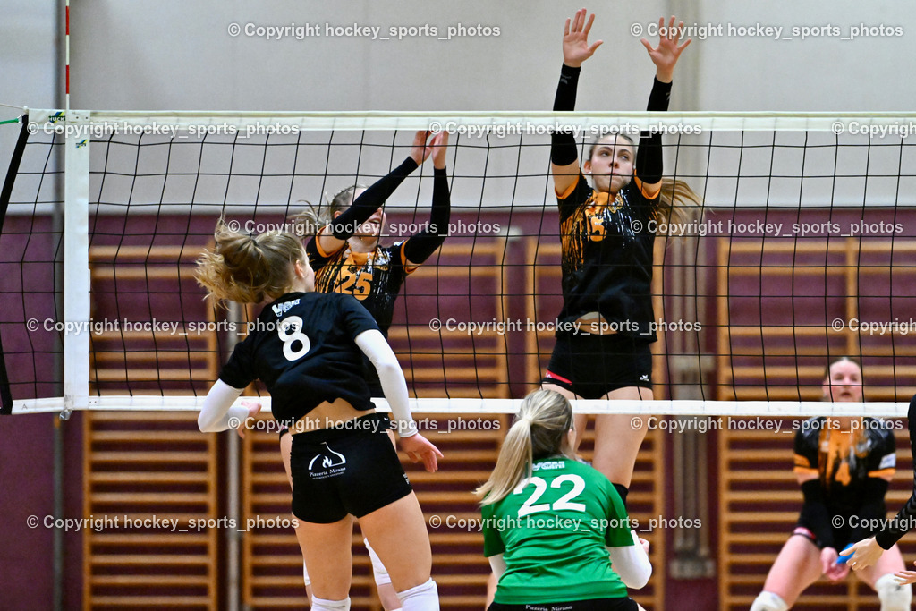 ASKÖ Volley Eagles Villach vs. VC Hausmannstätten | #8 MÖRTH Jasmin VC Hausmannstätten, #22 SAUER Sarah VC Hausmannstätten, #25 SCHULER Chiara ASKÖ Volley Eagles Villach, #5 JANESCHITZ Johanna ASKÖ Volley Eagles Villach, ASKÖ Volley Eagles Villach vs. VC Hausmannstätten, ASKÖ Volley Eagles Villach vs. VC Hausmannstätten am 01.02.2025 in Villach (Ballspielhalle Lind), Austria, (Photo by Bernd Stefan)