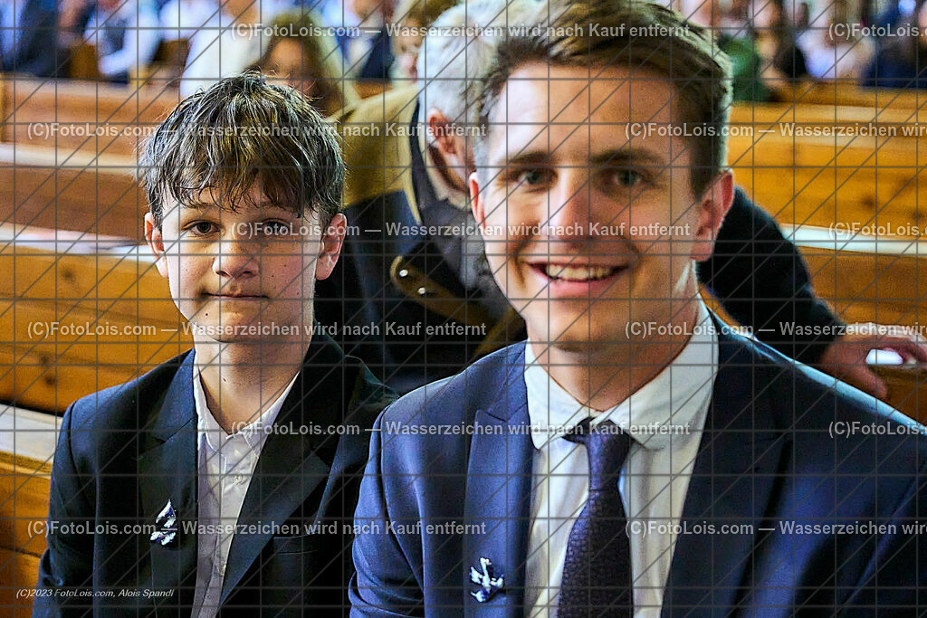 ALP2150_Pfarrfirmung Wieselburg | (C)FotoLois.com, Alois Spandl, Pfarrfirmung in Wieselburg mit Firmspender Eduard Gruber (ehemaliger Generalvikar der Diözese St. Pölten), Sa 3. Juni 2023.