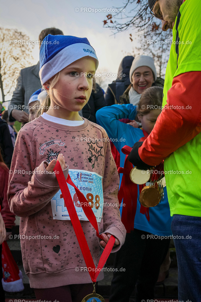 6. Bonner Nikolauslauf; Bonn, 14.12.2025 | Impressionen vom 6. Bonner Nikolauslauf am 14.12.2025 in Bonn (Nordrhein-Westfalen). 