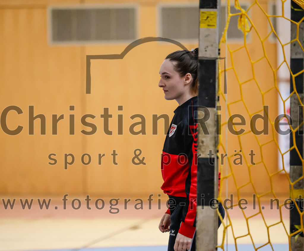 2024-03-23_034_SpVgg_Altenerding_II_gegen_ETSV_09_Landshut | Erding, Deutschland, 23.03.2024:
Handball, Bezirksliga Frauen Altbayern 2023 / 2024, 19. Spieltag, SpVgg Altenerding II gegen ETSV 09 Landshut, Endergebnis: 22:18

Torfrau Jennifer Jach (ETSV 09 Landshut, #1)

Foto: Christian Riedel / fotografie-riedel.net