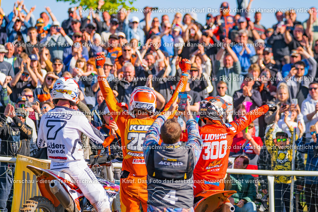 04_27_Masters-9027 | Sportfotografin aus Berlin-Brandenburg mit Fokus auf Motocross. Ich halte deine sportliche Leistung und echte Emotionen auf und neben der Strecke professionell fest. Entdecke die Fotos von deinem Rennen und bestelle sie direkt hier im Shop.