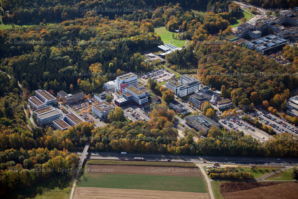 3703742 | ULM 13.10.2017 Campus- Gebäude der Universität Ulm an der Helmholtzstraße in Ulm im Bundesland Baden-Württemberg, Deutschland. Weiterführende Informationen bei: Universität Ulm. // Campus building of the university Ulm on Helmholtzstrasse in Ulm in the state Baden-Wuerttemberg, Germany. Further information at: Universitaet Ulm. Foto: Gerhard Launer