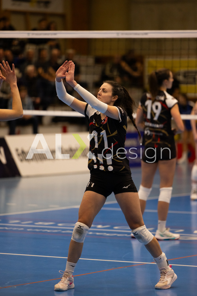 Volleyball I Frauen I Saison 2025-2026 I CEV Volleyball Challenge Cup 2026 | Women I 16th Finals I VC Kanti Schaffhausen - TJ Ostrava I 03.12.2025 | TJ Ostrava - 11 Petra Kasparová (CZ) – Zuspiel - Realisiert mit Pictrs.com