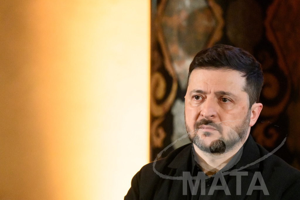 _DWA0839 | Politiker Wolodymyr Selenskyj, Präsident der Ukraine, in der Residenz vor der Verleihung des Ewald-von-Kleist-Preis. Der diesjährige Ewald-von-Kleist-Preis wird am Rande der Münchner Sicherheitskonferenz 2026 an das ukrainische Volk vergeben. München, 14.02.2026 Bayern Deutschland - Realisiert mit Pictrs.com