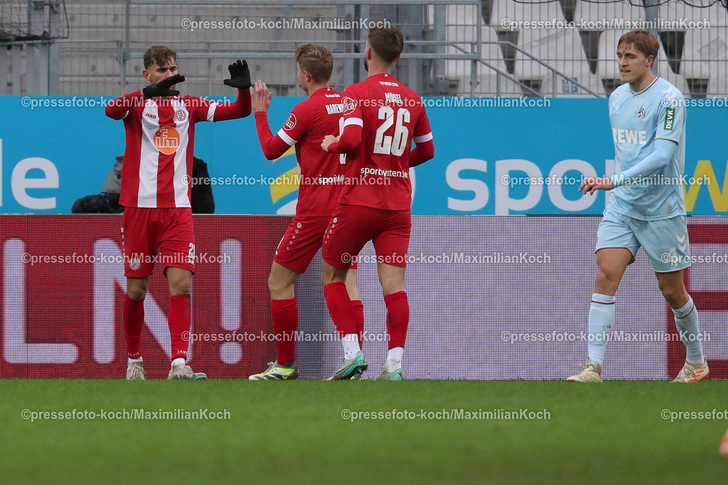 RWE06012401030 | 06.01.2024, Essen, Fußball, Herren, Stadion an der Hafenstraße, Testspiel, Rot-Weiss Essen – 1. FC Köln:  Torjubel nach dem 3:1 durch Leonardo Vonic (Rot-Weiss Essen). 
DFB regulations prohibit any use of photographs as image sequences and or quasi-video.