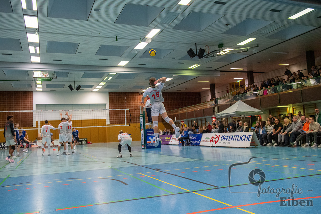 VSG Ammerland-Oldenburger TB | Regionalliga; VSG Ammerland (blau)-Oldenburger TB (weiß) am 18.01.2025 in Bad Zwischenahn (Sporthalle Schilldestraße ), Photo: Philip Eiben 2025 - Realisiert mit Pictrs.com