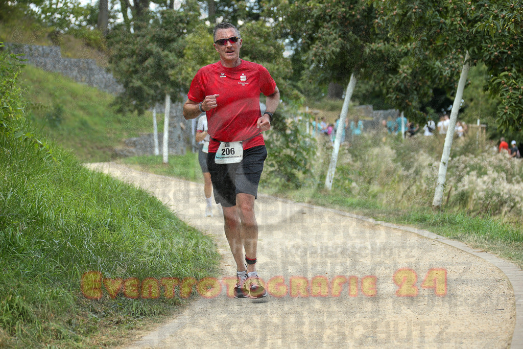 250824_1259_EX1_1095 | Sportfotografie im Rhein-Sieg Kreis, Köln, Bonn, NRW, Rheinland Pfalz, Hessen, etc. Unser Tätigkeitsfeld umfasst den Laufsport vom Volkslauf über den Marathon, Duathlon, Triathon bis zum Ultralauf wie Kölnpfad Ultra oder Schindertrail.