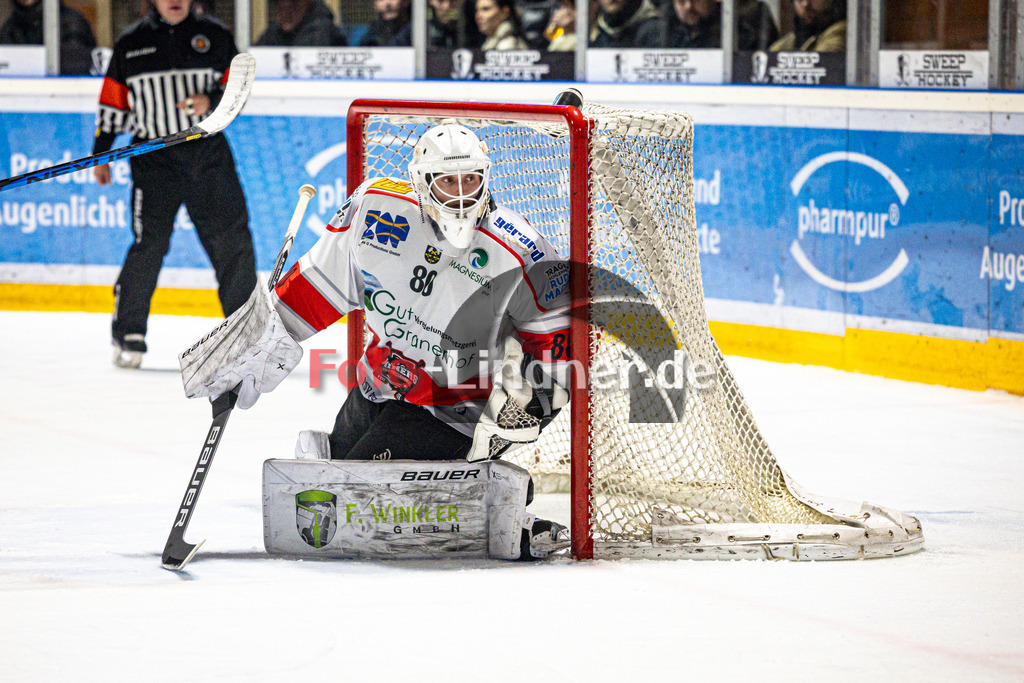 EHC Königsbrunn PINGUINE gegen TSV Peißenberg MINERS | Eishockey Bayernliga Herren Playoffs Viertelfinale 2024/25 - Spiel 1 von 7, EHC Königsbrunn PINGUINE gegen TSV Peißenberg MINERS, 20250207,Xaver NAGEL (MINERS Goali 80) in Aktion, Freisteller,2025-02-07 in Peißenberg (Eisstadion Peißenberg)Xaver NAGEL (MINERS Goali 80)Copyright: WolfgangxLindner foto-lindner.de