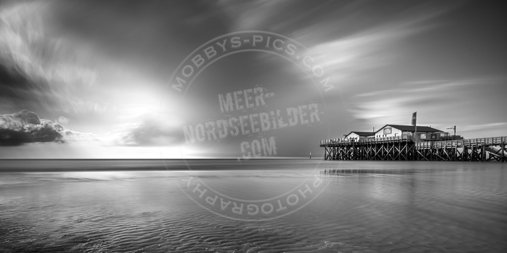 Strandbar im Wolkenmeer-2 | Fotograf aus St. Peter-Ording, mobbys-pics.com