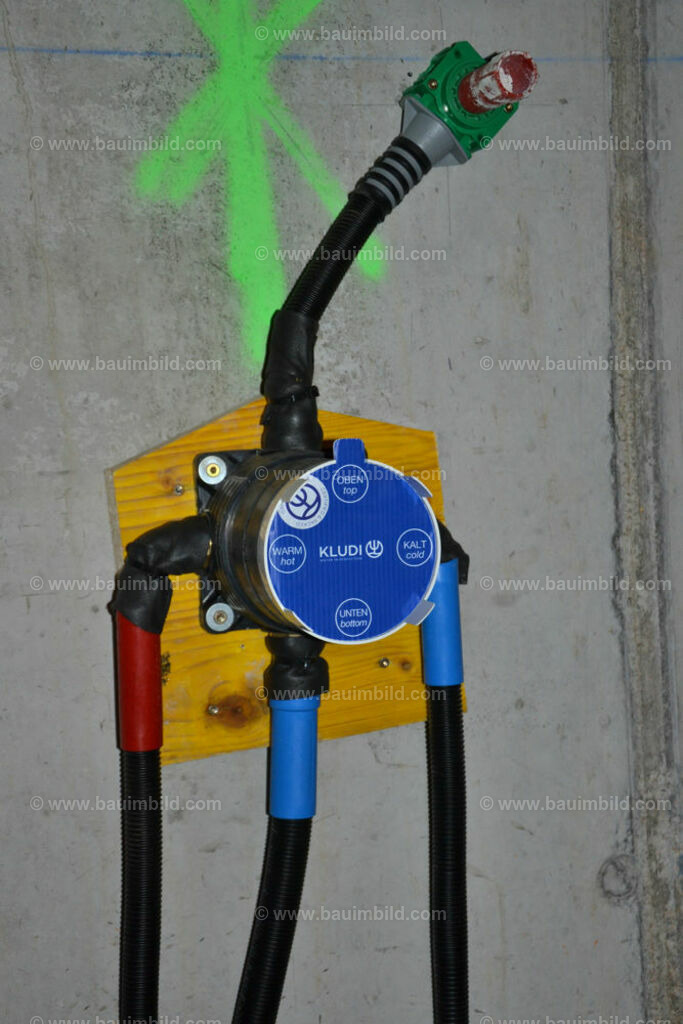 bib-lg15-sanitaer-0034 | Nach LV-Leistungsgruppen sortierte Detailfotos über den Bau eines Hauses. Alle Hausbau-Bilder direkt vom Urheber und Autor der Website Haus-Selber-Bauen.com