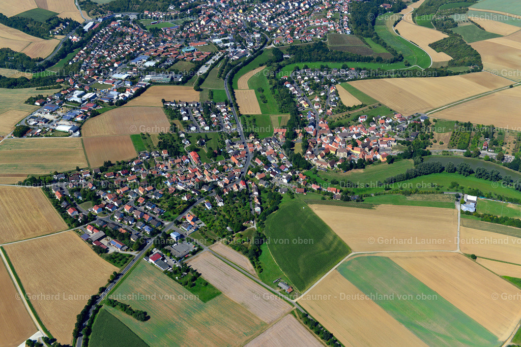 3650105 | MAIDBRONN 31.08.2016 Ortsansicht am Rande von landwirtschaftlichen Feldern und Nutzflächen  in Maidbronn im Bundesland Bayern, Deutschland // Village view on the edge of agricultural fields and land  in Maidbronn in the state Bavaria, Germany Foto: Gerhard Launer