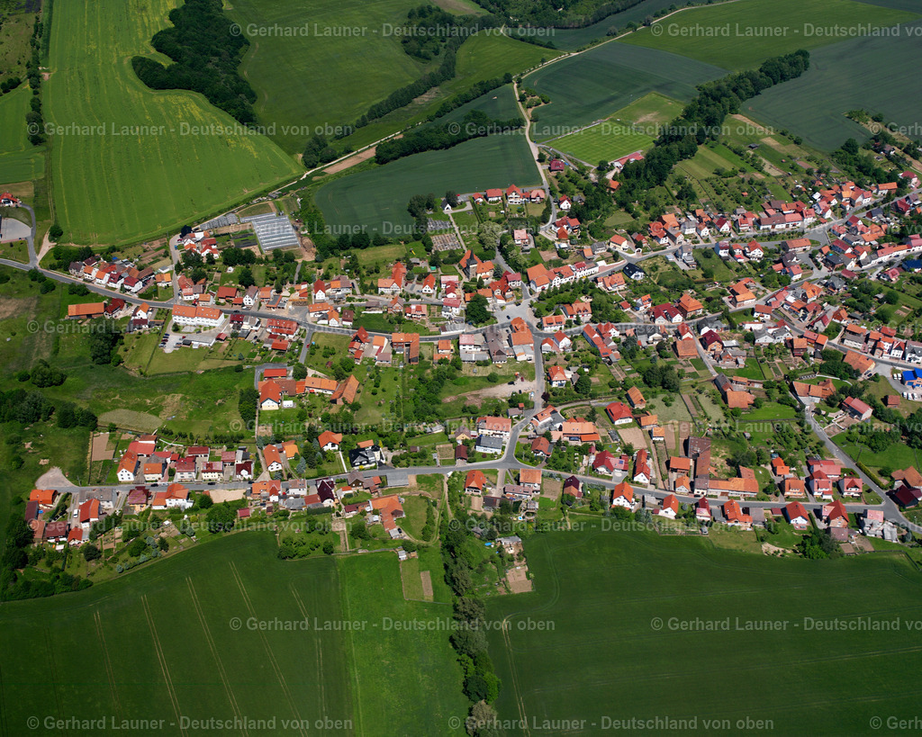 2634310 | ECKLINGERODE 09.06.2006 Stadtansicht vom Stadtrand angrenzend an landwirtschaftliche Feldern  in Ecklingerode im Bundesland Thüringen, Deutschland // City view from the outskirts with adjacent agricultural fields  in Ecklingerode in the state Thuringia, Germany Foto: Gerhard Launer