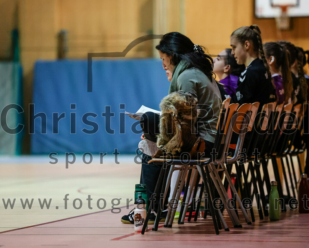 2023-12-17_017_SpVgg_Altenerding_II_gegen_HF_Scheyern | Erding, Deutschland, 17.12.2023:
Handball, Bezirksliga Frauen Altbayern 2023 / 2024, 9. Spieltag, SpVgg Altenerding II gegen HF Scheyern, Endergebnis: 22:26

Foto: Christian Riedel / fotografie-riedel.net