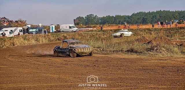 _DSC5817_ergebnis | 
Natürlich, hier ist eine Meta-Beschreibung, die sich aus dem Text ableitet:

Entdecke die Welt der Fotografie durch die Linse von Justin Wenzel, einem 23-jährigen Fotografen, der seit 2016 seine Leidenschaft für die Kunst entfaltet. Von Portraits über Ti - Realisiert mit Pictrs.com