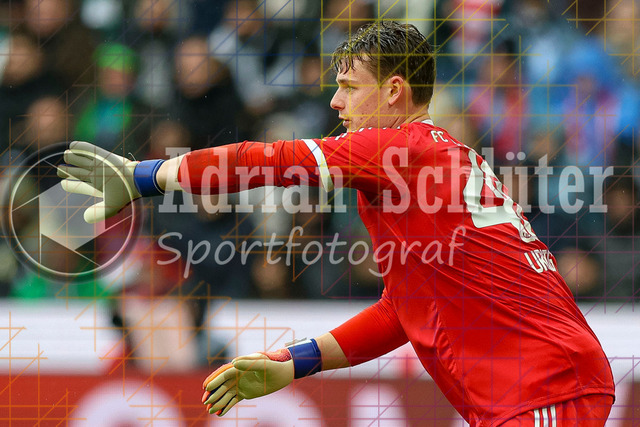 Borussia Mönchengladbach vs FC Bayern München - Bundesliga  | Mönchengladbach, Deutschland, 25.10.25:   Jonas Kurt Urbig (FC Bayern München) gestikuliert, Gestik waehrend des Spiels der Bundesliga zwischen Borussia Mönchengladbach vs FC Bayern München im Stadion im Borussia Park(Foto von Brauer-Fotoagentur / Adrian Schlueter)