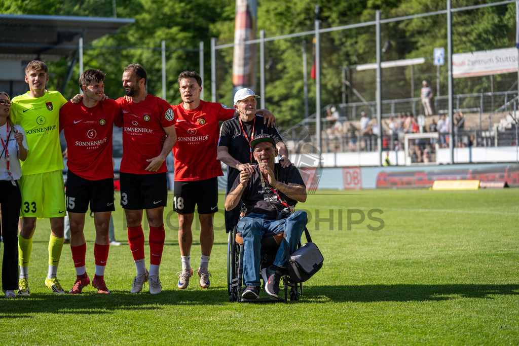 Stuttgarter Kickers vs. SG Sonnenhof Großaspach, Fussball, WFV-Pokal, Finale, 23.05.2026 | Team jubelt nach Abpfiff mit Fans, Zuschauern und Verantwortlichen,Stuttgarter Kickers vs. SG Sonnenhof Großaspach, Fussball, WFV-Pokal, Finale, 23.05.2026