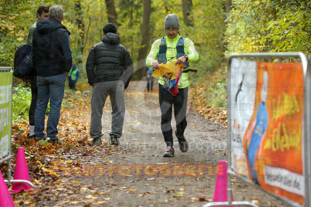 251026_1348_EX1_3974 | Sportfotografie im Rhein-Sieg Kreis, Köln, Bonn, NRW, Rheinland Pfalz, Hessen, etc. Unser Tätigkeitsfeld umfasst den Laufsport vom Volkslauf über den Marathon, Duathlon, Triathon bis zum Ultralauf wie Kölnpfad Ultra oder Schindertrail.