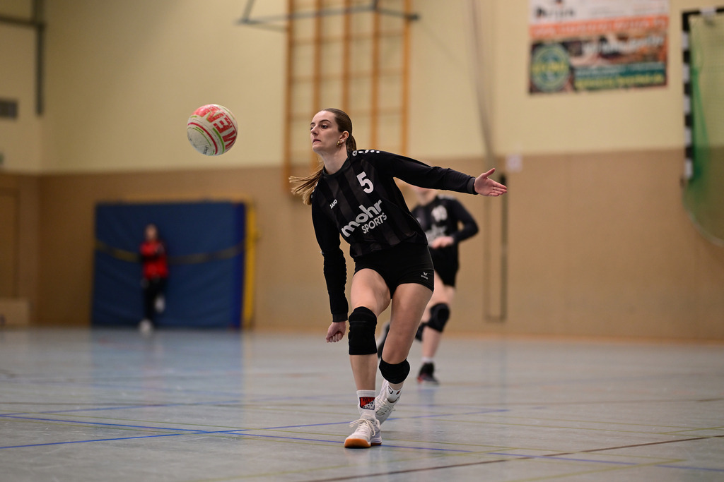 Faustball I Frauen I Saison 2025-2026 I Bundesliga Nord I 7c. Spieltag I MTV Wangersen - Ohligser TV | Der Sportfotograf. - Realisiert mit Pictrs.com