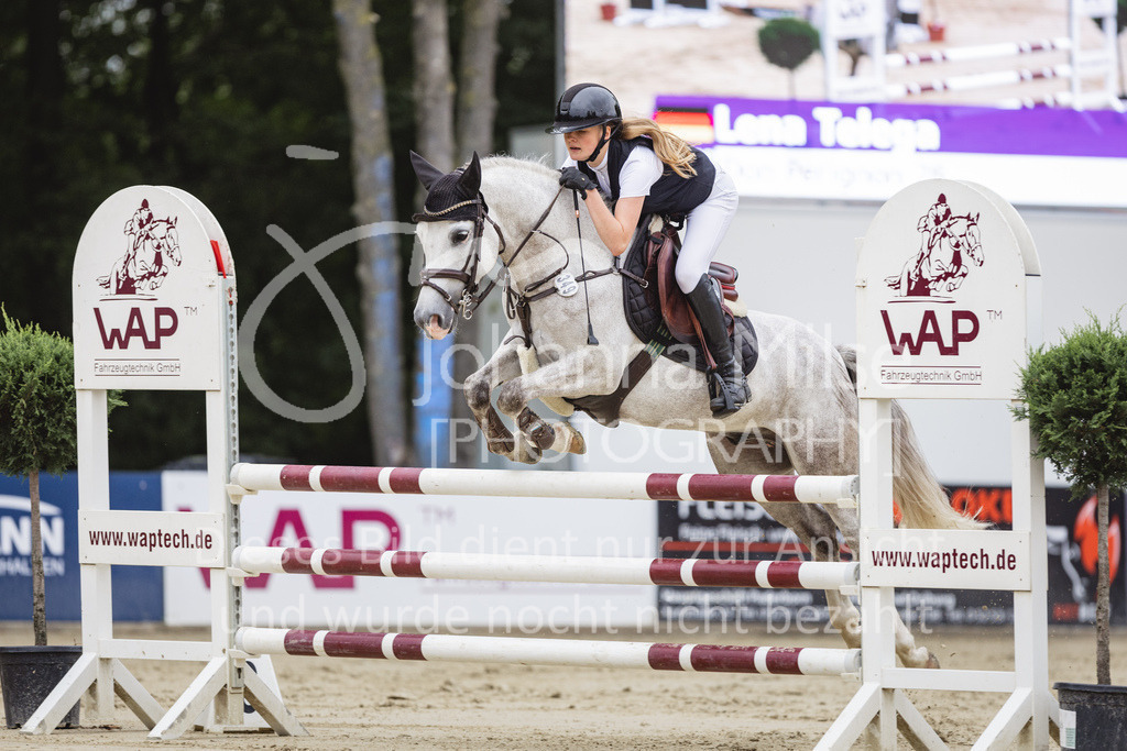 230824_Delbrueck_PonyTrophy-326 | Deine schönsten Turniermomente als professionelle Fotos! Entdecke hochwertige Pferdesport-Fotografie im Online-Shop. Jetzt Fotos finden & bestellen!