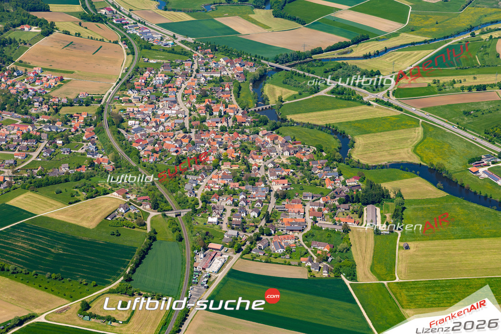 Die Luftaufnahme Ebermergen - Harburg wurde 2021 mittels Flugzeug (keine Drohne) erstellt. Hohe Auflösung -für große Poster und Wandbilder geeignet!