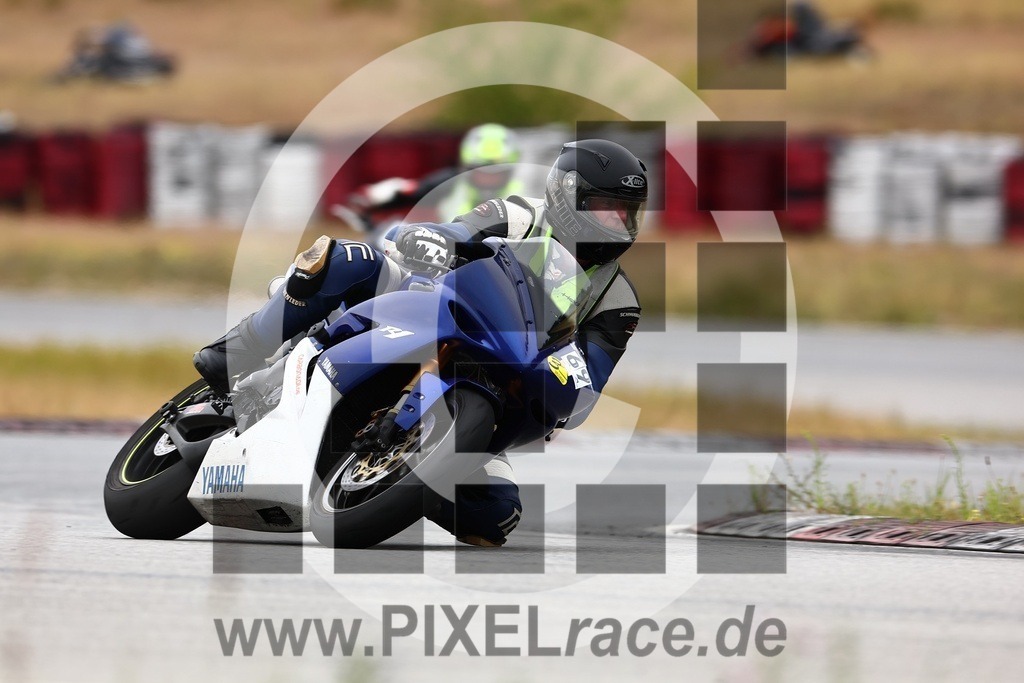 0069-20240712_02670 | Schöne Erinnerungen an spannende Momente - das festzuhalten ist unser Job. PIXELrace.de ist seit 2003 auf den Rennstrecken Europas unterwegs um die Action draußen beim Fahren und die wunderbare Stimmung imm Fahrerlager für euch einzufangen.