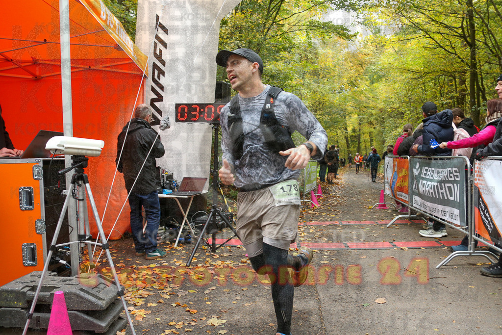 251026_1306_EX1_2534 | Sportfotografie im Rhein-Sieg Kreis, Köln, Bonn, NRW, Rheinland Pfalz, Hessen, etc. Unser Tätigkeitsfeld umfasst den Laufsport vom Volkslauf über den Marathon, Duathlon, Triathon bis zum Ultralauf wie Kölnpfad Ultra oder Schindertrail.