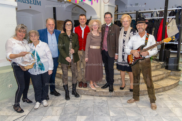 Ball der älteren Generation | Bildershop von pixelworld.at - Realisiert mit Pictrs.com