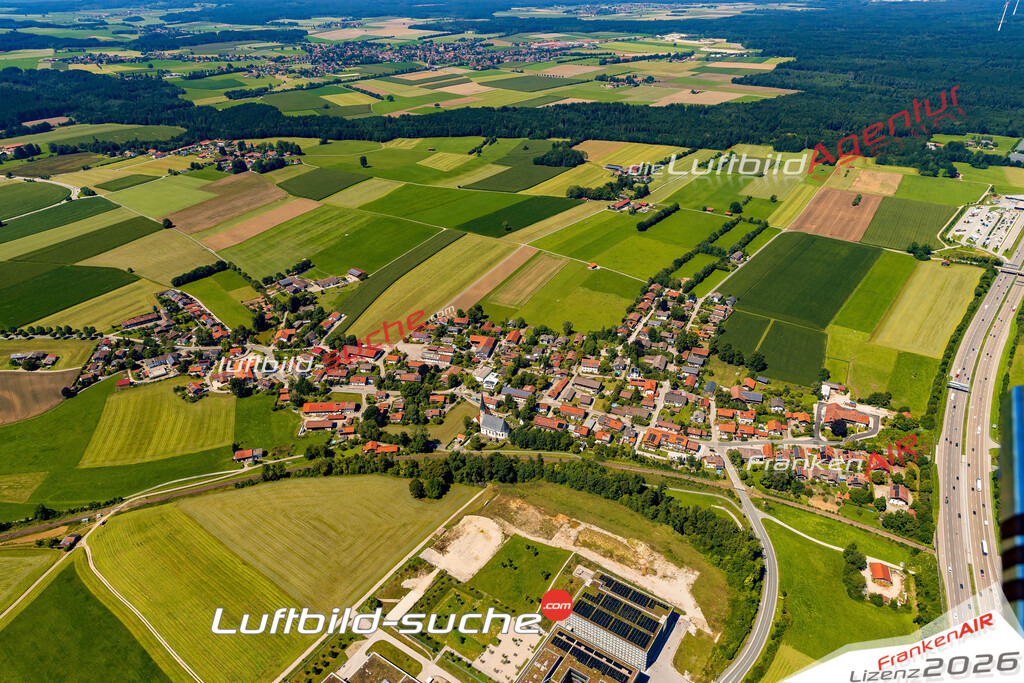 Luftaufnahme Föching Holzkirchen - Die Luftaufnahme wurde 2025 vom UL-Flugzeug heraus erstellt ( keine Drohne ) - Hochauflösende Luftaufnahme - für professionelle Ausdrucke geeignet. Die Geschenkidee !Mit Lizenz und Bildrechte bestellbar