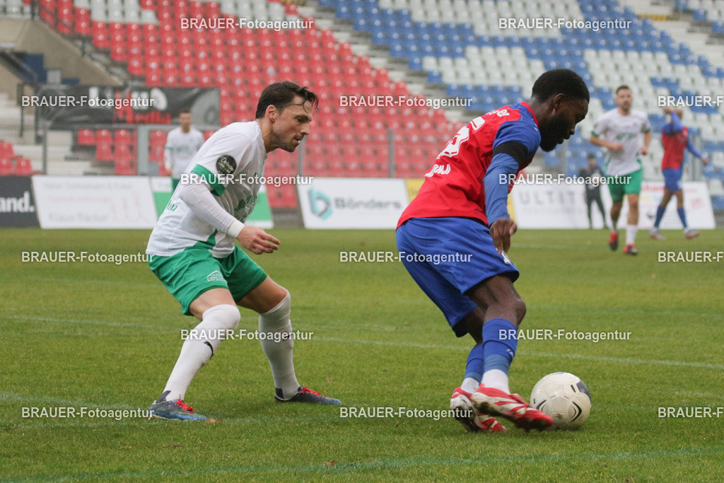 15.11.2025 KFC Uerdingen - SPVG Schonnebeck | Krefeld, Deutschland, 15.11.2025: Ephraim Kalonji (KFC Uerdingen) in Aktion während des Oberliga Niederrhein Spiels zwischen KFC Uerdingen  - Spvg Essen Schonnebeck am 15.11. 2025 im Krefelder Grotenburg - Stadion in Krefeld, Deutschland. (Foto Ralph Görtz / Brauer-Fotoagentur)