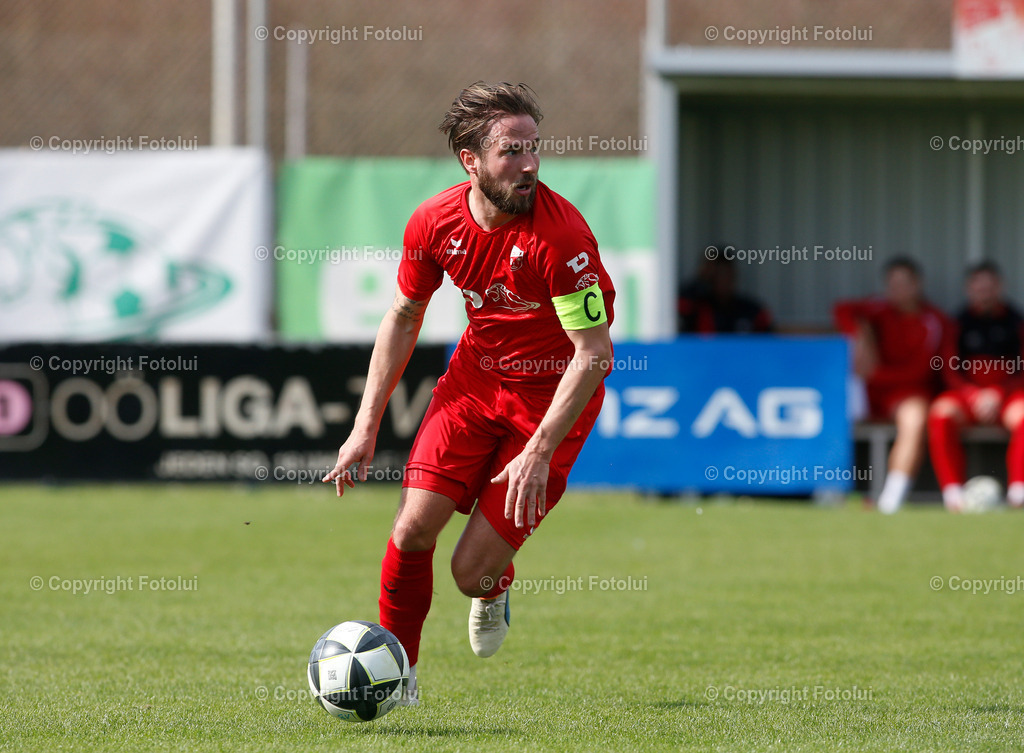 A_LUI_05052025_09 | SPORT,FUSSBALL LL.OST 05.04.2025 IM BILD:SIMON ABRAHAM  (OEDT1B)-(PUTZLEINSDORF) FOTO:  FOTOLUI