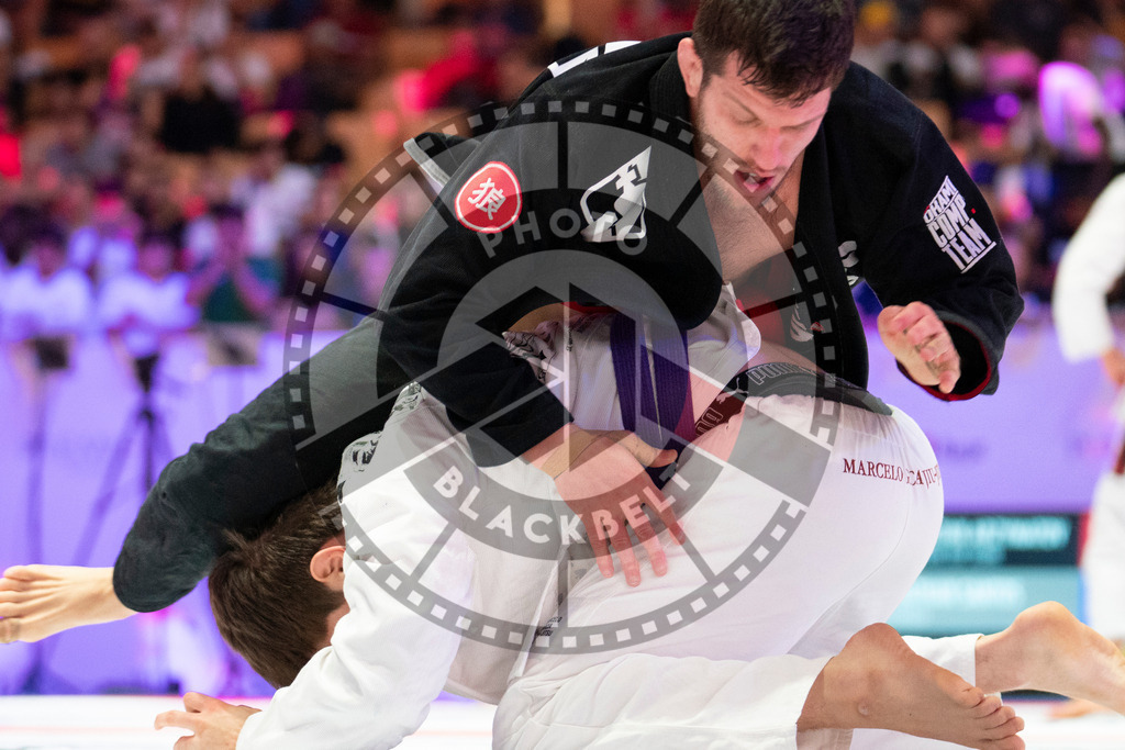 20231109PBB5937 | Fighters compete during the AJP World Professional Championship in the Mubadala Arena in Abu Dhabi, Arab United Emirates, on November 9, 2023.