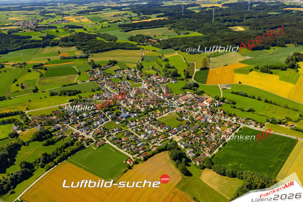 Die Luftaufnahme Klingen - Aichach wurde 2022 vom Flugzeug aus (keine Drohne) erstellt. Hohe Auflösung -für große Poster und Wandbilder geeignet - Garantiert!