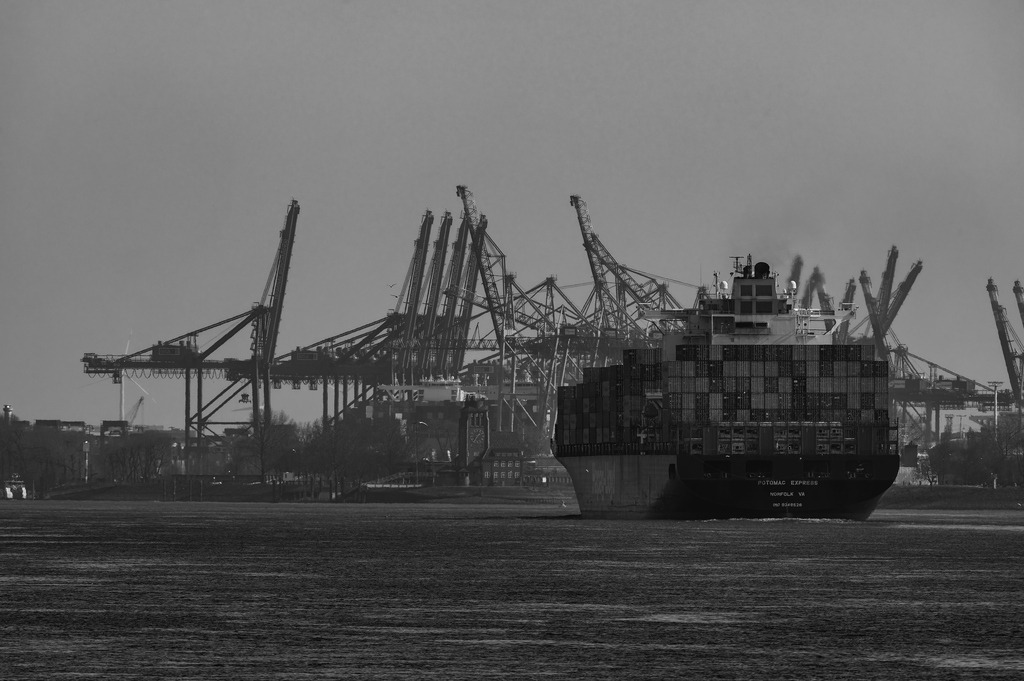 2025_03_23_HH-BLANKENSE+ELBE_MCP7047 sw | Hochwertig gedruckte Fotografien für die Wand, als Kalender und zum Verschenken. Hamburg & Norddeutschland und überall wo ich mit der Kamera unterwegs war.