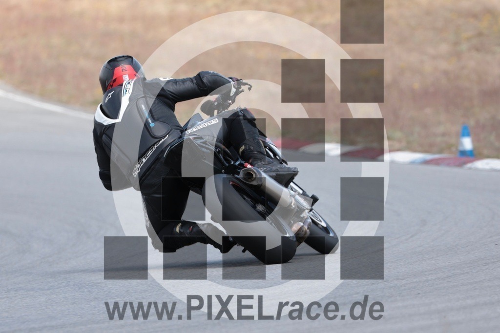 0227-20250509_10800 | Schöne Erinnerungen an spannende Momente - das festzuhalten ist unser Job. PIXELrace.de ist seit 2003 auf den Rennstrecken Europas unterwegs um die Action draußen beim Fahren und die wunderbare Stimmung imm Fahrerlager für euch einzufangen.