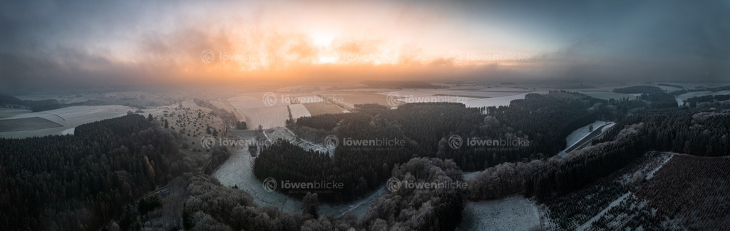 Täler bei Söhnstetten im aufziehenden Nebel | löwenblicke | shop