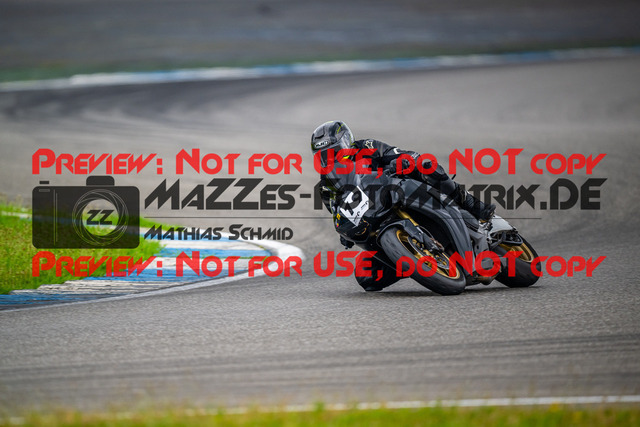 MaZZes_FotoMatrix_240701_6007705_7847 | GELB