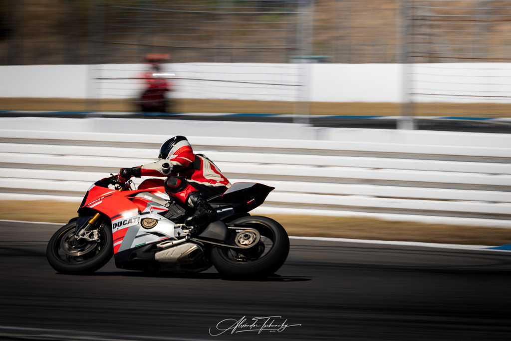 Ducati Trackday Hockenheimring 2026 | Entdecken Sie die faszinierende Welt von Alexander Tschuncky Arts: Kreative Fotografie, atemberaubende Automobilkunst und hochwertiger Bilderdruck. Lassen Sie sich inspirieren! - Realisiert mit Pictrs.com