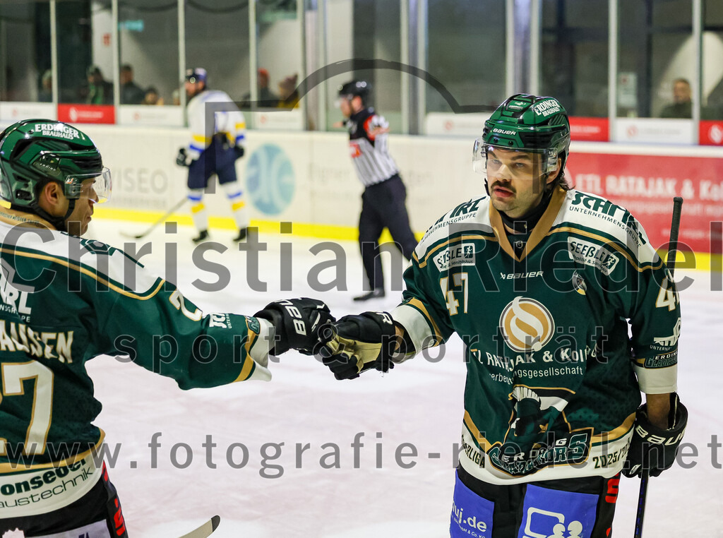 2026-01-09_136_TSV_Erding_gegen_Stuttgart_Rebels | Erding, Deutschland, 09.01.2026:Eishockey, Oberliga Süd 2025 / 2026, 35. Spieltag, TSV Erding gegen Stuttgart Rebels, Endergebnis: Mark Waldhausen (Erding Gladiators, #27), Marco Pfleger (Erding Gladiators, #47)Foto: Christian Riedel / fotografie-riedel.net