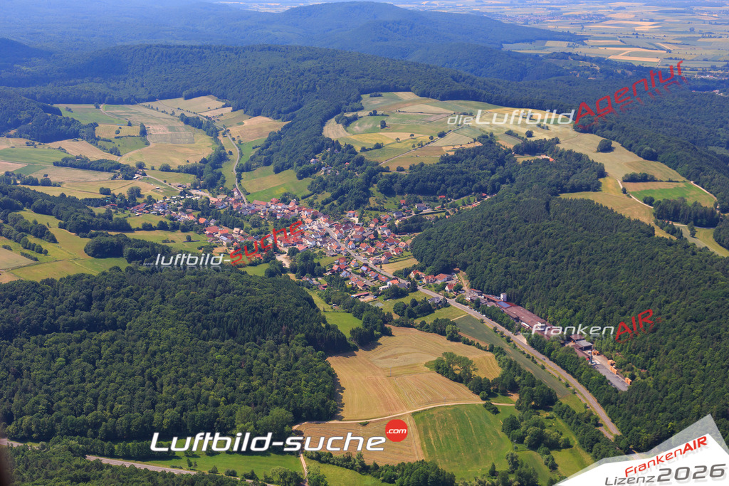 Luftbild von Neuschleichach Oberaurach - Luftaufnahme wurde 2017 von https://frankenair.de mittels Flugzeug (keine Drohne) erstellt - die Geschenkidee