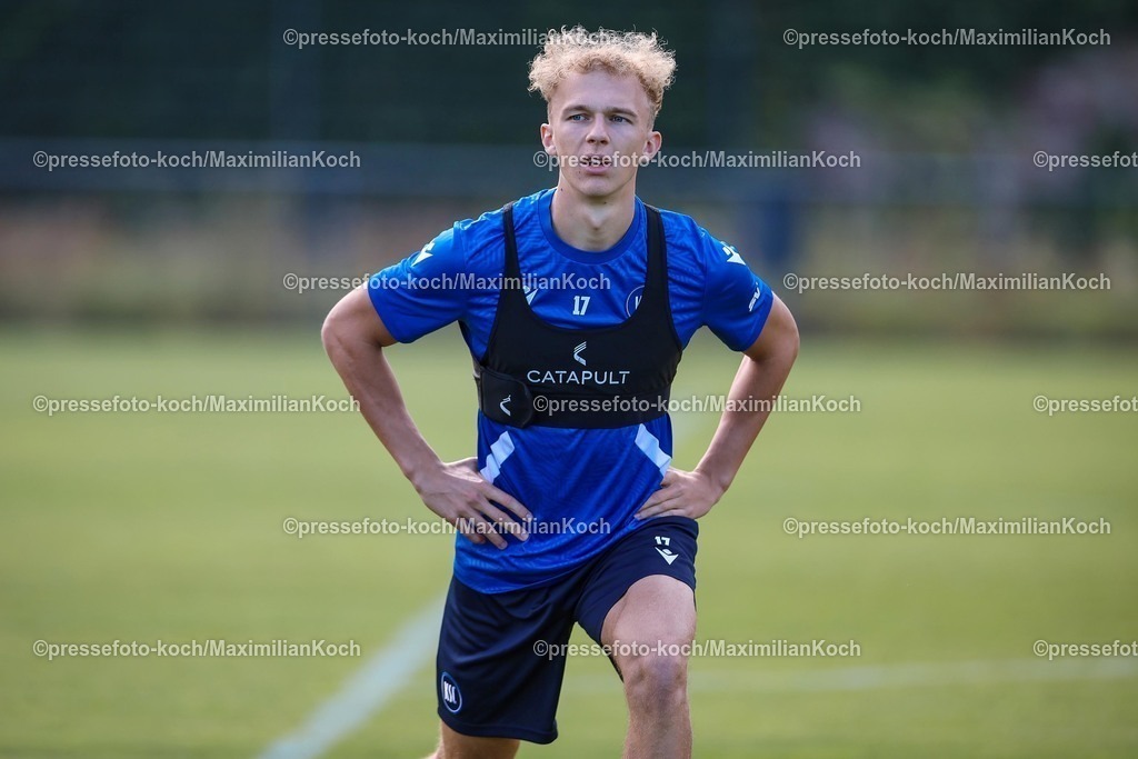 KSC02092502055 | 02.09.2025, Fußball, Training Karlsruher SC, 2. Fußball Bundesliga, Trainingsplatz am BBBank Wildpark Stadion Karlsruhe, Saison 2025 2026: Leon Opitz (KSC #17) 