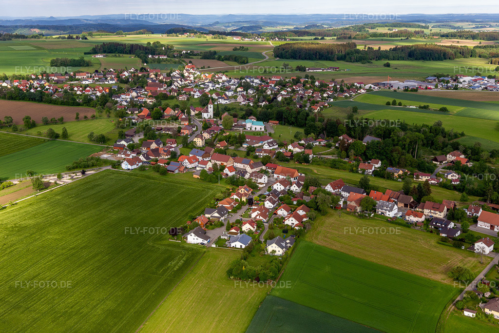 Luftbild: Herdwangen im Ortsteil Herdwangen in Herdwangen-Schönach im Bundesland Baden-Württemberg in Deutschland. Foto: IMG_132057.jpg vom 26.05.2022 durch Werner Riehm/FLY-FOTO.deGemeinde Herdwangen-Schönach