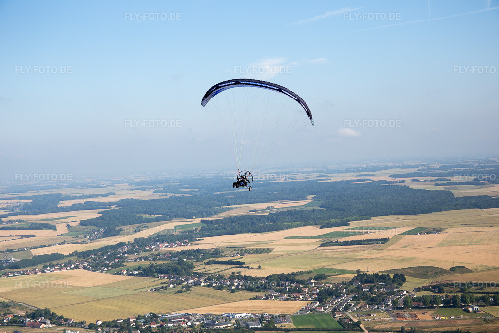 Luftbild: Ortsansicht in Lavardin im Bundesland Loir-et-Cher in Frankreich. Foto: IMG_081169.jpg vom 19.06.2015 durch Werner Riehm/FLY-FOTO.de