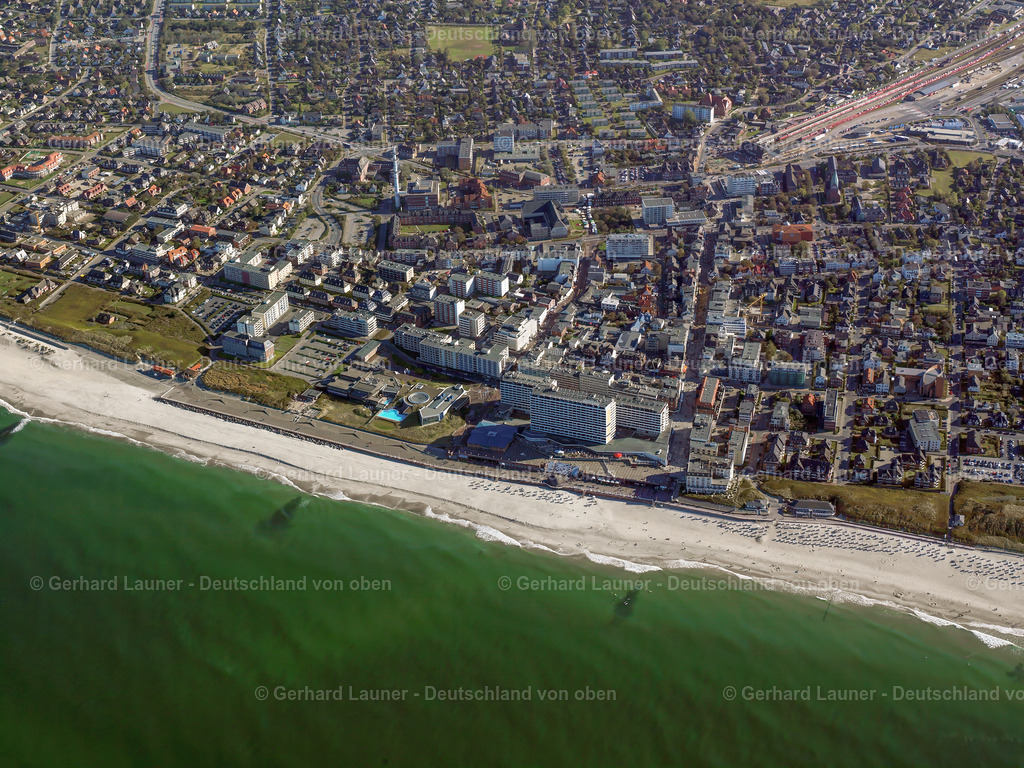 9300080 | Westerland auf Sylt 18.10.2005 Stadtansicht Westerland auf der Insel Sylt / Nordsee. Westerland ist die nördlichste Stadt in Deutschland. Cityscape Westerland on the island of Sylt in Schleswig-Holstein.