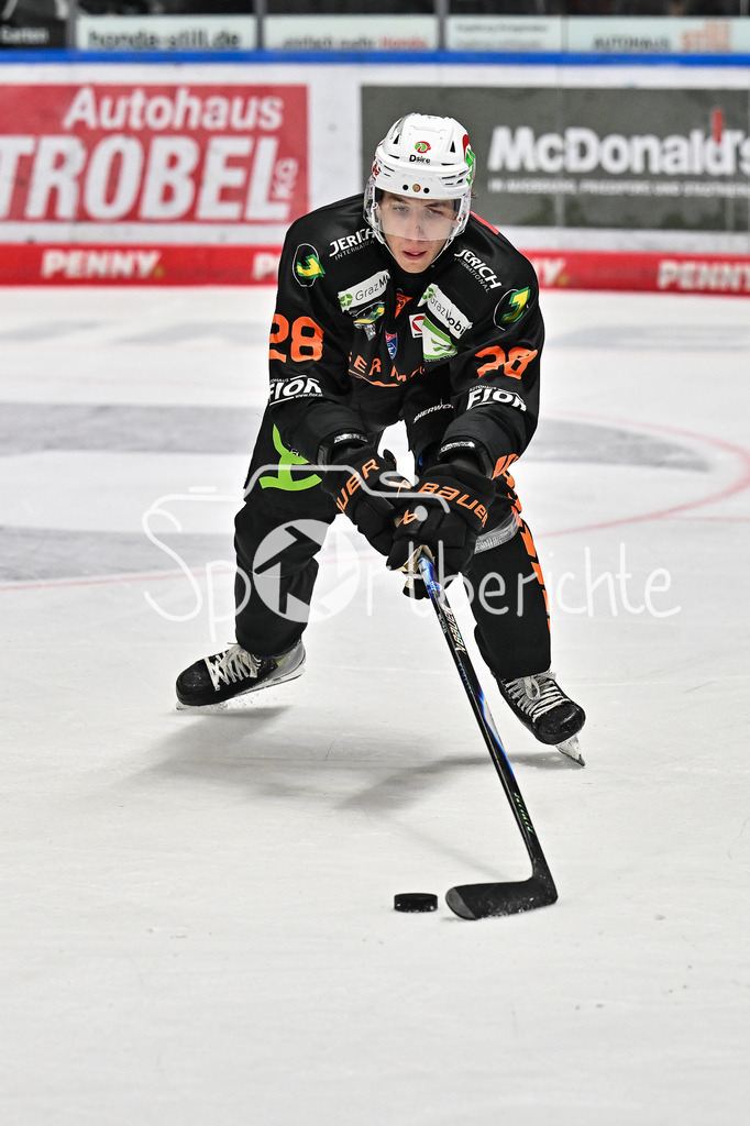 Augsburger Panther - Moser Medical Graz99ers | am Puck Lenz MOOSBURGER (Graz99ers 28) / Einzelfoto / Freisteller / Testspiel: Augsburger Panther - Moser Medical Graz99ers; Curt Frenzel Stadion am 31.08.2025