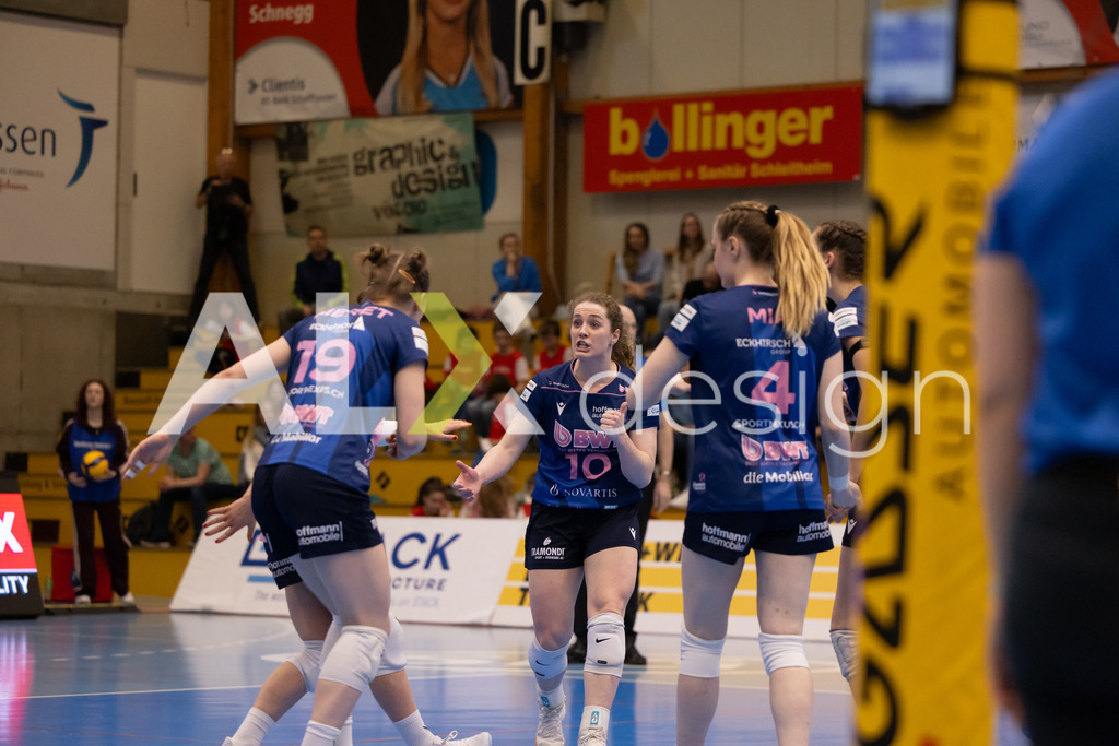 Volleyball I Frauen I Saison 2025-2026 I Volleyball NLA | Women I 1/2 Finals I  VC Kanti Schaffhausen - Sm'Aesch Pfeffingen I 07.03.2026 | 10 Jillian Gillen (USA) (Sm'Aesch Pfeffingen) – Außenangriff - Realisiert mit Pictrs.com